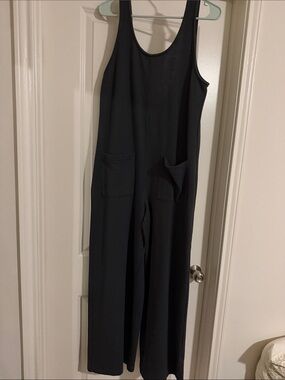 Old Navy Black Sleeveless Wide-Leg Jumpsuit with Front Patch Pockets